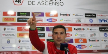 El técnico de la escuadra de nuestra ciudad, en la rueda de prensa oficial.