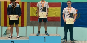 Marco Soler y Luis Miguel Aniado, en el momento de recoger sus respectivos trofeos.