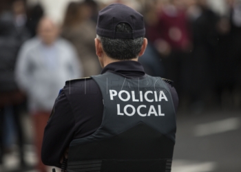 Un soldado salva a una mujer de la agresión de un hombre en el barrio del Real