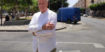El presidente de Acsemel, tras la entrevista con El Faro, cerca de la frontera de Beni Enzar.