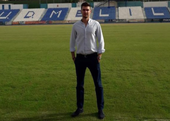 El nuevo entrenador del conjunto unionista es consciente de que esta temporada habrá que tener en cuenta el hecho de jugar varios partidos sobre césped artificial.