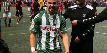 El futbolista chiclanero, en la celebración de la salvación de su equipo.