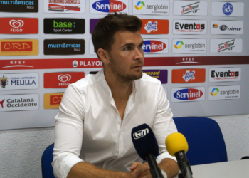 El técnico azulino, en la rueda de prensa de ayer.