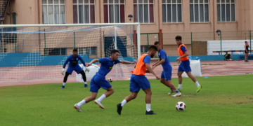 Jugadores de la escuadra local en una de las sesiones de entrenamiento.