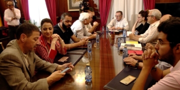 Aberchán, que no tiene cargo en el Gobierno De Castro, participó ayer como si realmente lo tuviera en la reunión del Presidente con Sabrina Moh y representantes de la CIM.