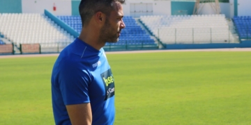 El jugador azulino, sobre el césped del estadio municipal Álvarez Claro.