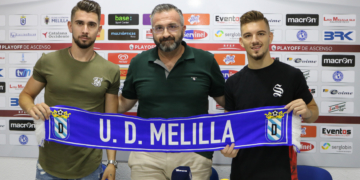 Ambos jugadores fueron presentados, junto al presidente de la entidad azulina.