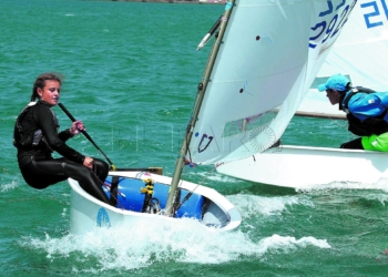 Susana Ridao (CN Puerto Sherry) lograba mantener en la jornada de ayer el liderato en Optimist sub-15.