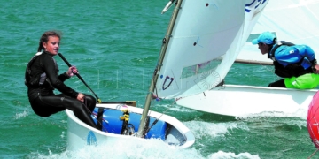 Susana Ridao (CN Puerto Sherry) lograba mantener en la jornada de ayer el liderato en Optimist sub-15.