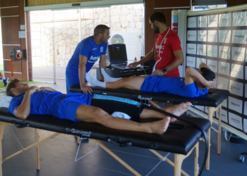 Se le acumula el trabajo al fisioterapeuta del equipo y al masajista, lo que ha llevado a suspender el encuentro de esta tarde frente al filial del Cádiz CF.