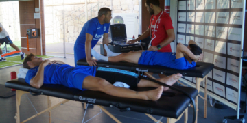 Se le acumula el trabajo al fisioterapeuta del equipo y al masajista, lo que ha llevado a suspender el encuentro de esta tarde frente al filial del Cádiz CF.
