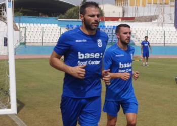 Richi y Mawi comenzaron a trabajar junto al resto de compañeros en una sesión matinal marcada por los ejercicios de presión y robo de balón