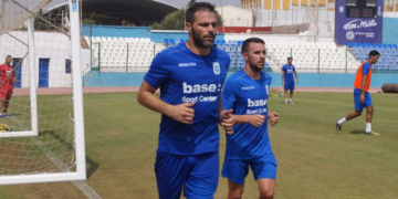 Richi y Mawi comenzaron a trabajar junto al resto de compañeros en una sesión matinal marcada por los ejercicios de presión y robo de balón
