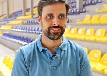 El técnico melillense del Club Melilla Baloncesto ha vivido un verano complicado a la hora de confeccionar una plantilla de garantías.