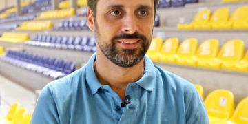 El técnico melillense del Club Melilla Baloncesto ha vivido un verano complicado a la hora de confeccionar una plantilla de garantías.