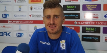El futbolista melillense resalta que el equipo llega bien físicamente a este primer partido de liga.
