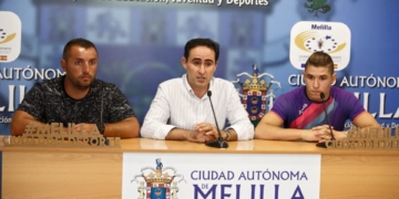 Jalid Said, flanqueado por Riduan Amar e Ismael Jamali.