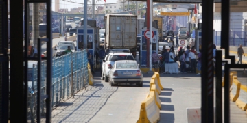 GRAF5895. MELILLA, 14/08/2018.- Camiones en la frontera de Beni-Enzar tras la decisión de Marruecos de cerrar la aduana comercial. El Gobierno español aseguró hoy que defenderá los intereses de la ciudad española norteafricana de Melilla ante la decisión de Marruecos de cerrar la aduana comercial en la frontera de Beni-Enzar. EFE/F.G.Guerrero