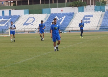 El jugador melillense, en una de las sesiones de entrenamiento de la presente pretemporada, en el estadio municipal Álvarez Claro.