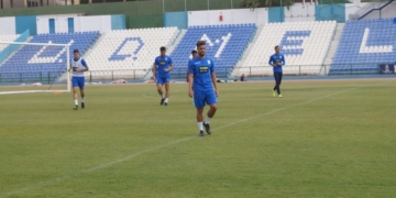 El jugador melillense, en una de las sesiones de entrenamiento de la presente pretemporada, en el estadio municipal Álvarez Claro.