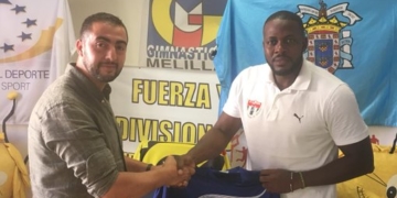 El presidente de la entidad melillense junto al cubano Yoel Moreno.