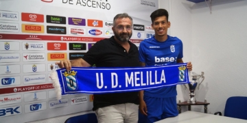 El presidente de la UD Melilla, Luisma Rincón junto al jugador que llega del Real Madrid.