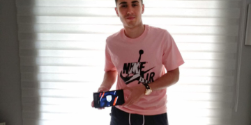 El joven jugador del cuadro melillense está realizando una buena pretemporada junto a sus compañeros.