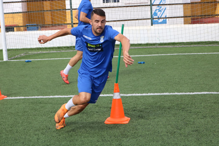 Mawi se empleaba ayer a fondo en el entrenamiento.