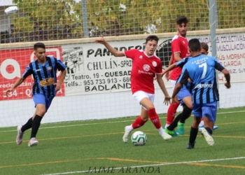 El CF Rusadir se vino de vacío en su visita al conjunto jienense del CD Quesada después de desaprovechar una pena máxima cuando el marcador reflejaba un empate a cero.