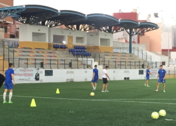 El nuevo técnico del Melilla CD, en una de las sesiones de entrenamientos con el Melilla CD.