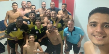 Jugadores melillenses, en el vestuario almeriense.