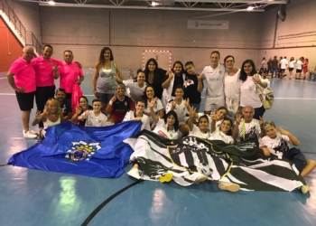 Las melillenses celebraron sobre la pista de juego la suma de estos tres puntos.