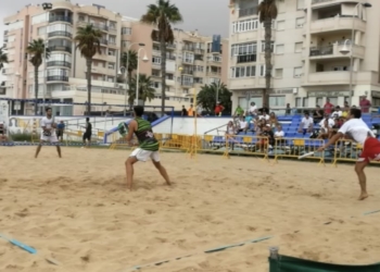 Los mejores tenistas del mundo dieron colorido a la playa de San Lorenzo.