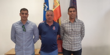 Técnicos de la escuadra de nuestra ciudad junto al presidente de la entidad blaugrana Javier Martínez.
