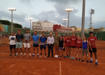 Imágenes de la final de dobles con su correspondiente entrega de trofeos y las semifinales del cuadro individual.