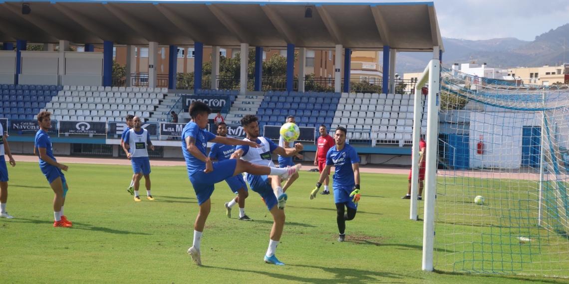 Primer entreno semanal en el estadio Álvarez Claro