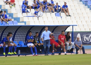 El técnico de la escuadra de nuestra ciudad durante el enfrentamiento que se jugó en la jornada de ayer.