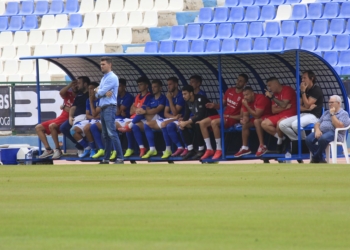 El técnico de la escuadra melillense, en uno de los partidos de esta temporada.