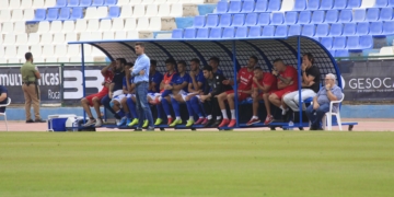 El técnico de la escuadra melillense, en uno de los partidos de esta temporada.