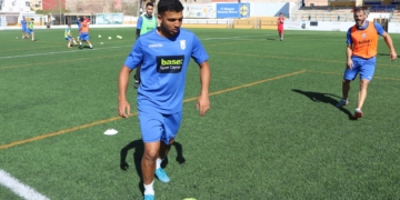 El delantero azulino, durante la sesión de entrenamiento de ayer en La Espiguera.
