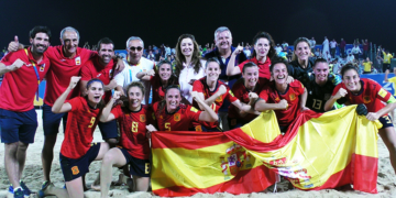 La Selección Española Femenina de Fútbol Playa celebra la medalla de oro conseguida en Catar, en un encuentro en el que la melillense Lorena Asensio marcó dos auténticos golazos.