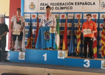 Juanjo López y Alejandro López, fueron primero y segundo, tras tener que desempatar, en pistola aire standard júnior.