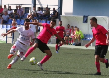 Imagen de uno de los lances del encuentro del pasado domingo en el terreno de juego del Vélez CF donde los melillenses perdieron 4-1.