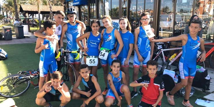 El Club Natación Melilla se trae un buen botín de medallas de Málaga