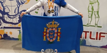 El melillense, con sus medallas colgadas.
