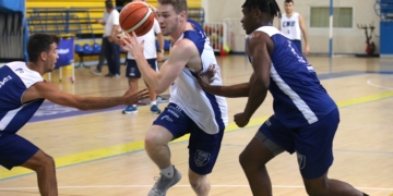 El base norteamericano en una de las sesiones de entrenamientos junto a sus compañeros.