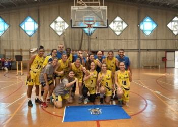 Las melillenses celebraron este triunfo en la misma pista de juego granadina.