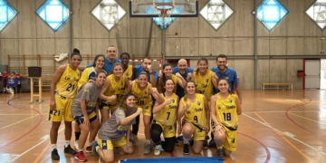 Las melillenses celebraron este triunfo en la misma pista de juego granadina.