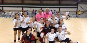 Las melillenses celebraron sobre la pista de juego la suma de estos tres puntos.