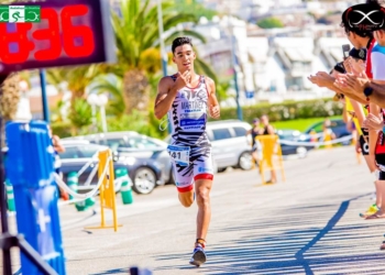 El triatleta melillense, en plena competición nacional.